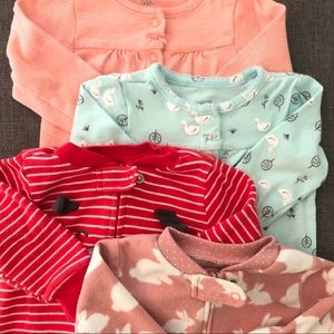 Set of 4 Carters pajamas (6 months)